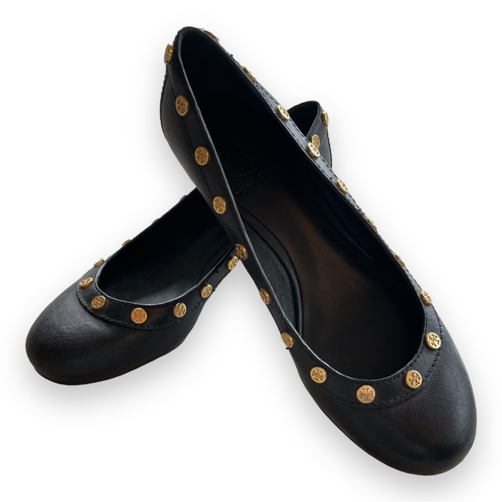 black tory burch wedge with gold logo details